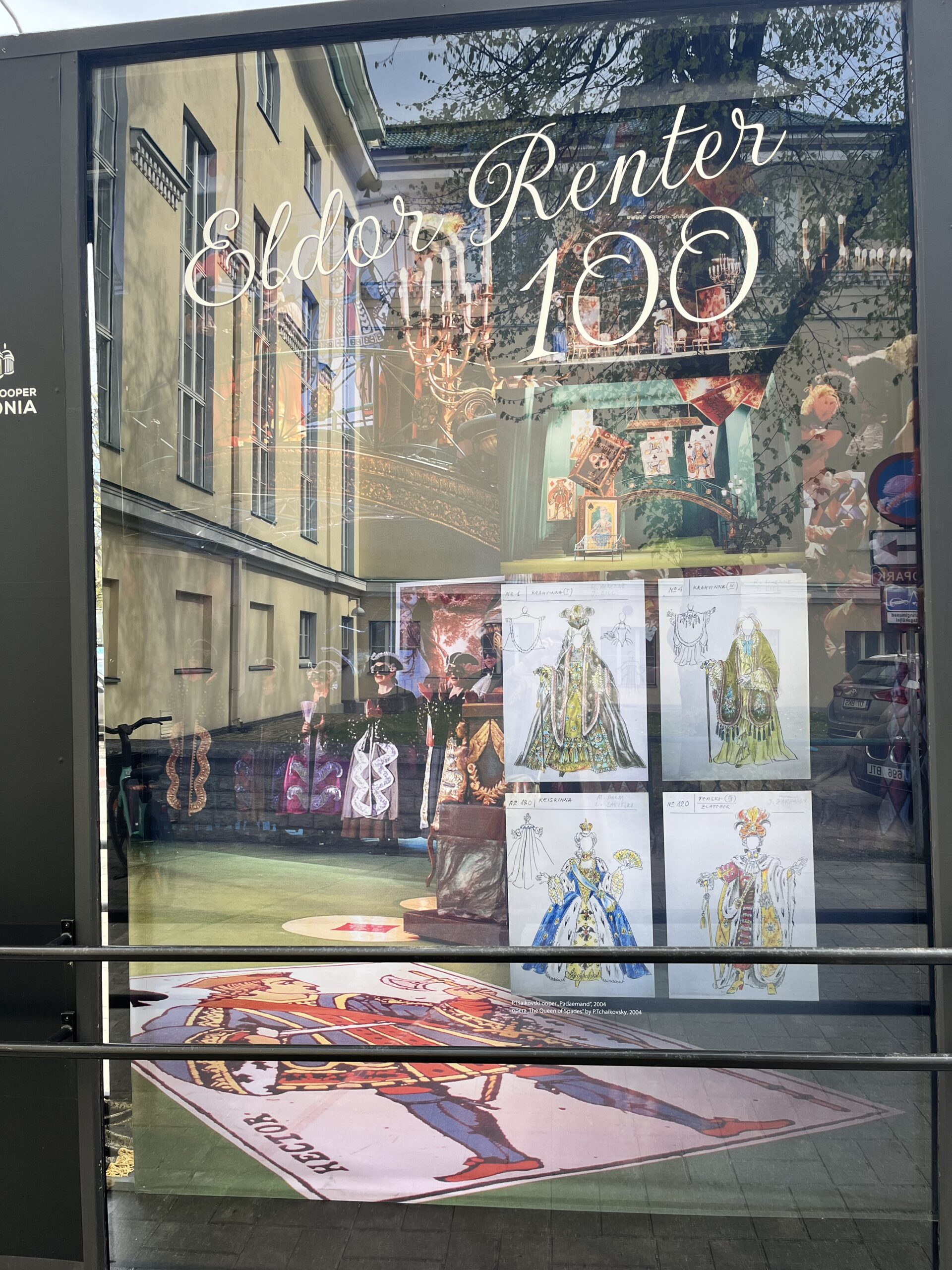 RENTER 100 – näitus Estonia teatri ees ja sees